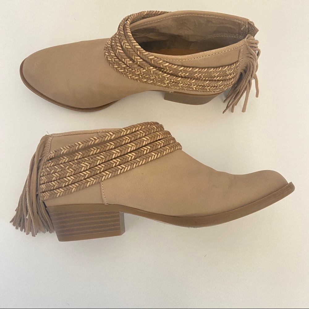 BCBGeneration Craftee Ankle Tan Soft Goat Braided Boots Booties size 7.5M